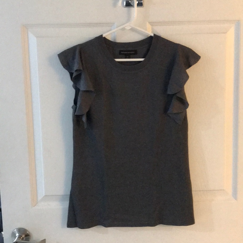 Gray ruffle sleeveless top